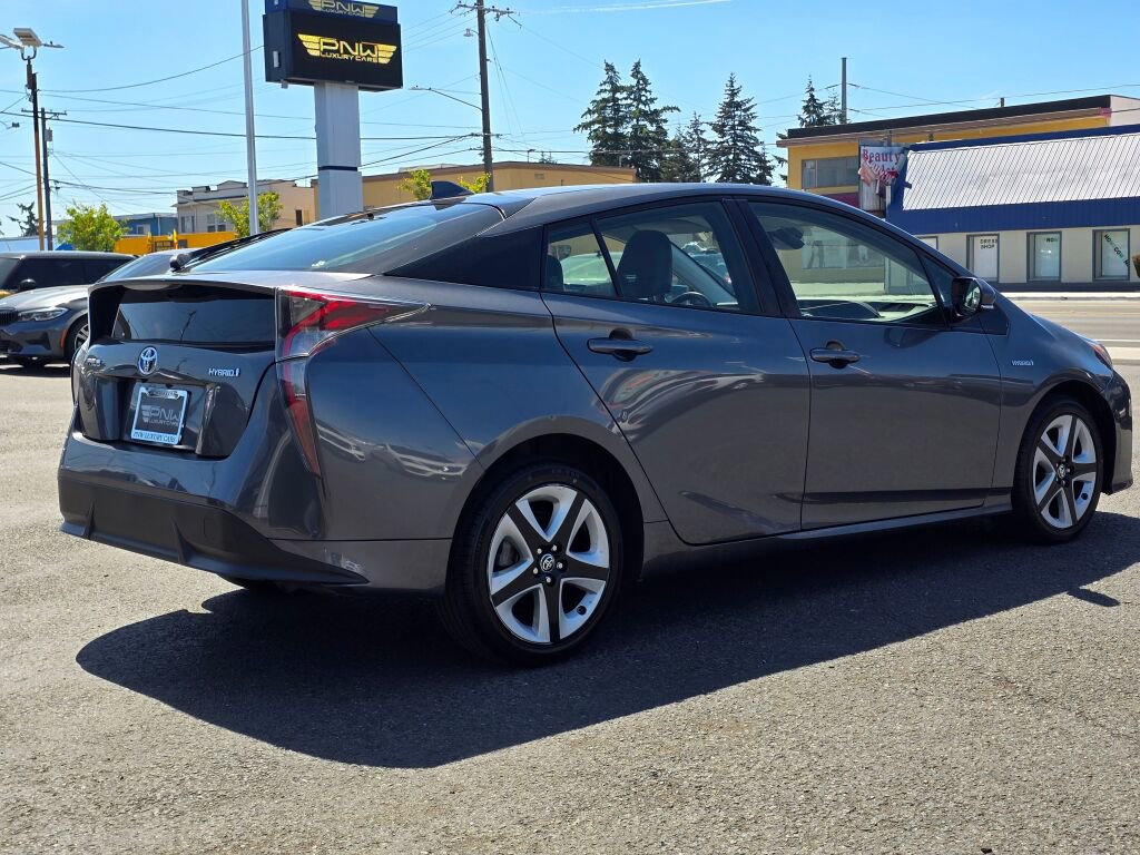 Used 2017 Toyota Prius Three Touring FWD image 6