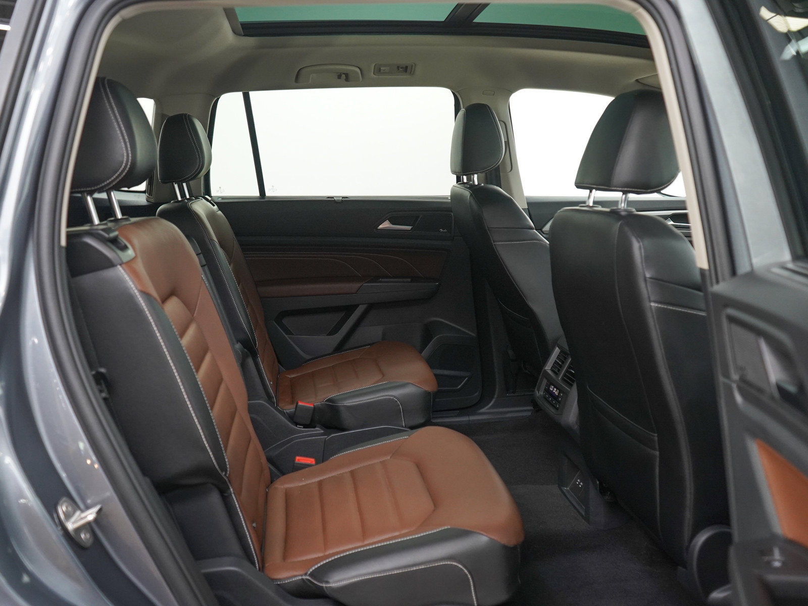 Used 2022 Volkswagen Atlas SEL Premium AWD/4WD image 12