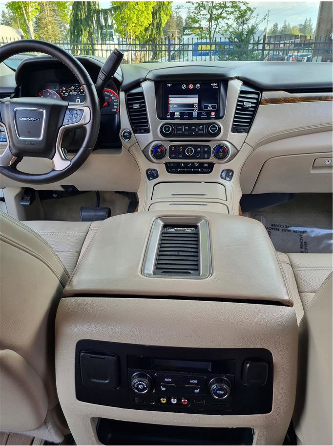 Used 2015 GMC Yukon XL Denali w/ Premium Package AWD/4WD image 18