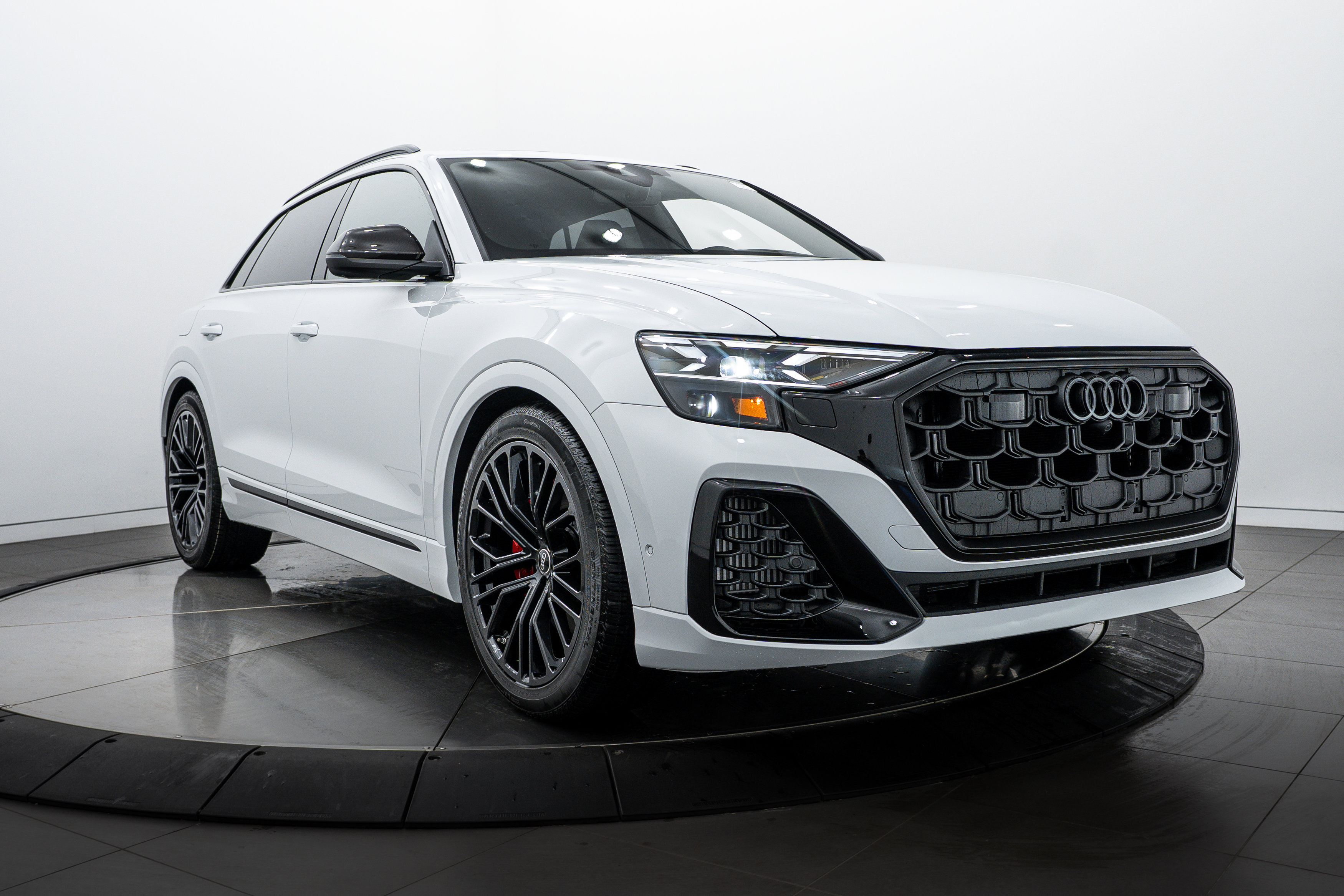 New 2026 Audi SQ8 Prestige image 2