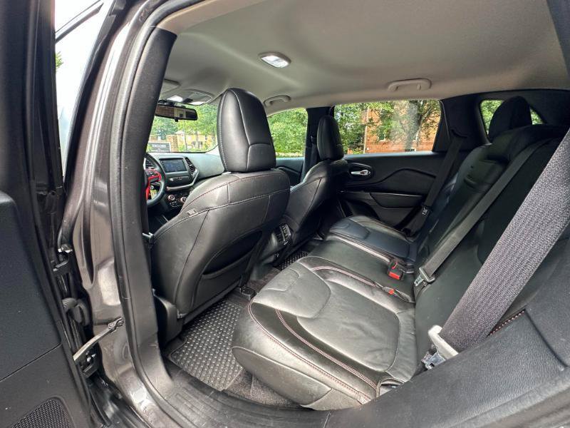Used 2015 Jeep Cherokee Trailhawk w/ Leather Interior Group AWD/4WD image 21
