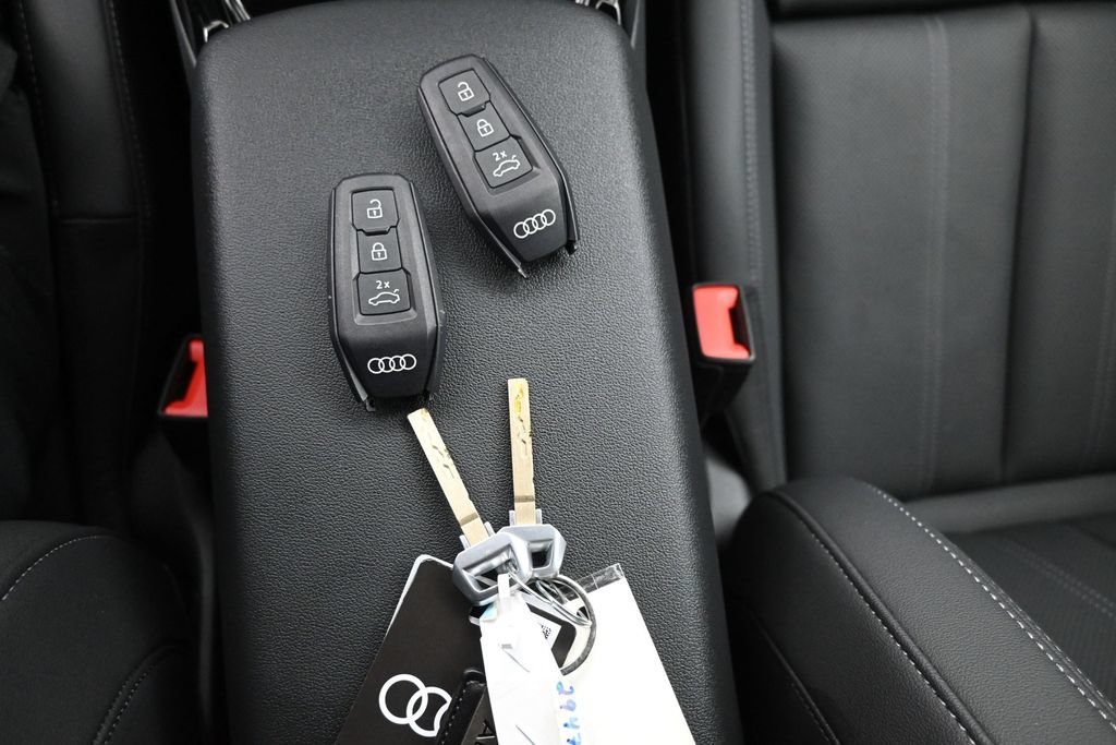 Used 2025 Audi Q6 e-tron Premium Plus w/ Premium Plus AWD/4WD image 21
