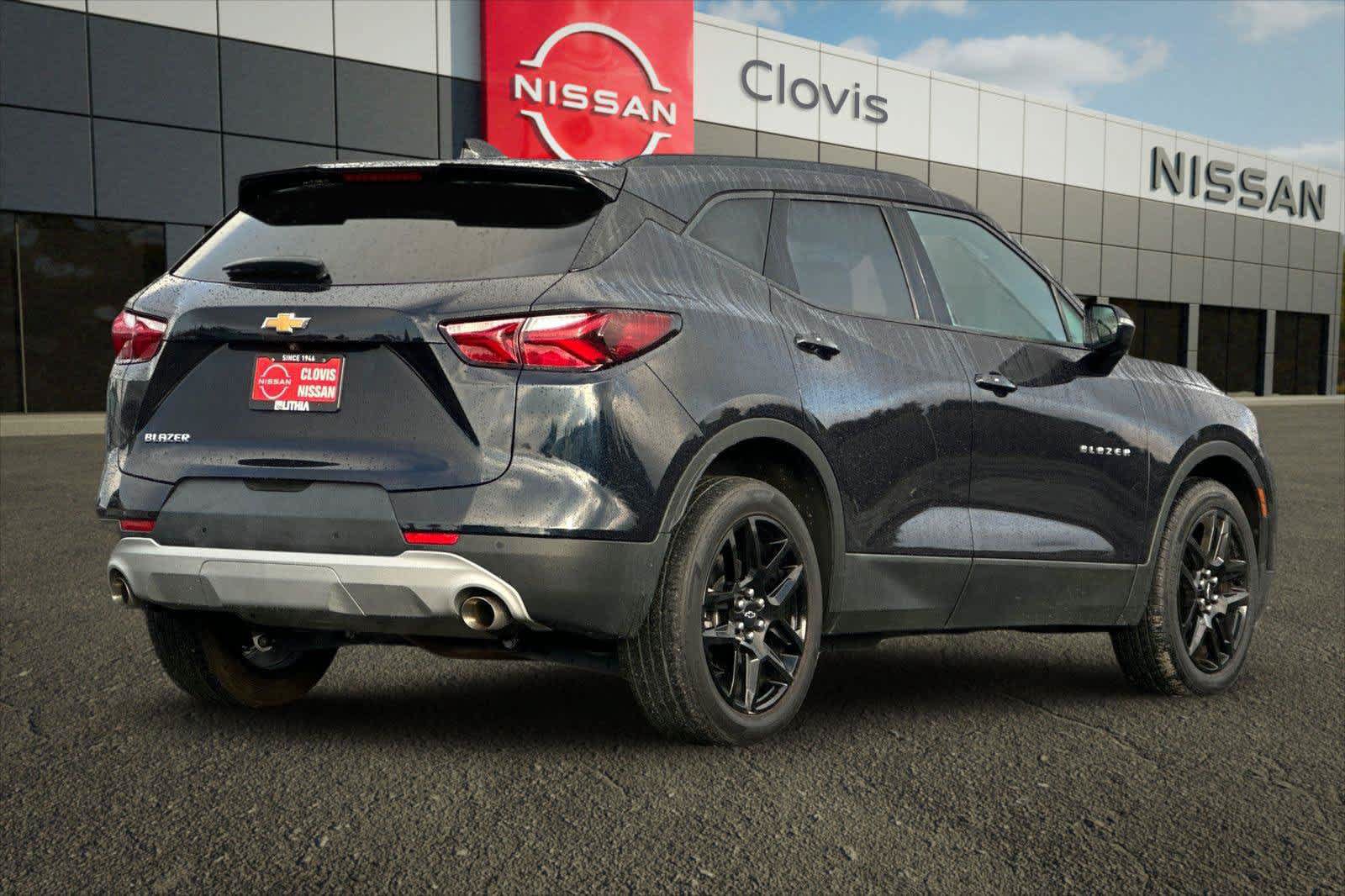 Used 2020 Chevrolet Blazer LT FWD image 2