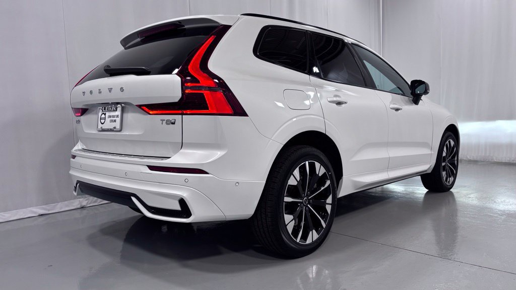 New 2027 Volvo XC60 T8 Plus AWD/4WD image 7