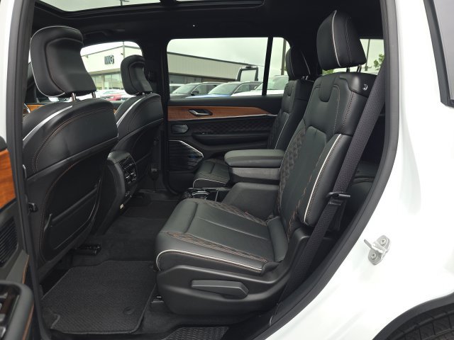 Used 2025 Jeep Grand Cherokee L Summit AWD/4WD image 42