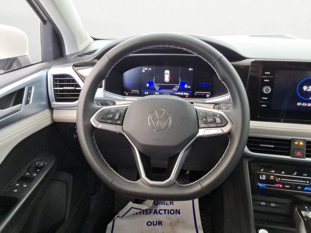 Certified 2025 Volkswagen Taos SE image 14