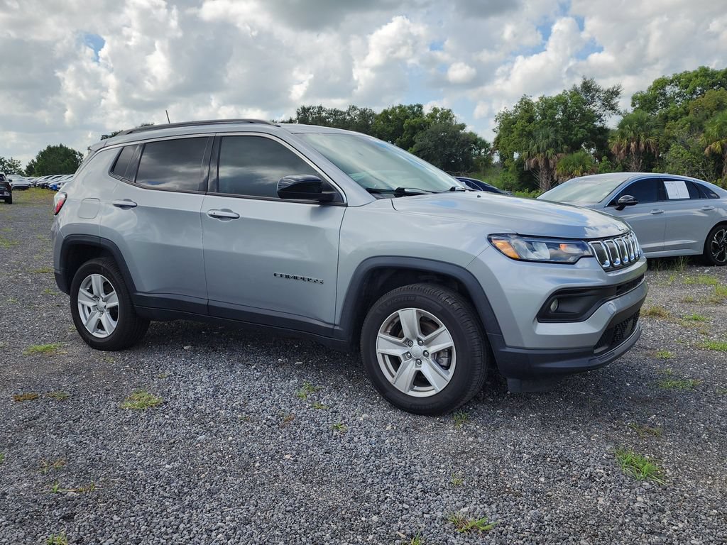 Used 2022 Jeep Compass Latitude w/ Convenience Group AWD/4WD image 1