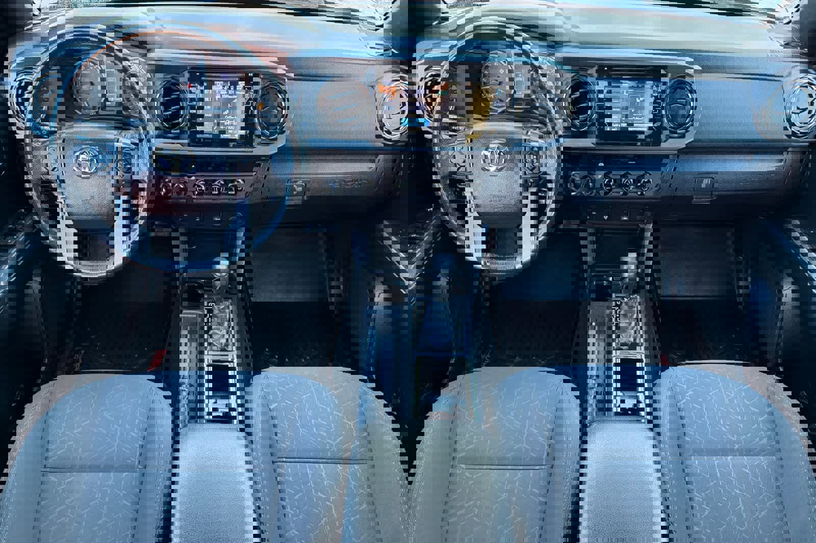 Used 2017 Toyota Tacoma TRD Sport w/ Tow Package (A/T) image 3