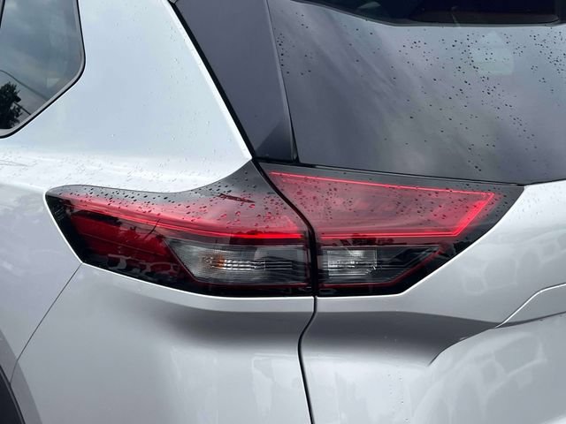 Used 2023 Nissan Rogue SV AWD/4WD image 9