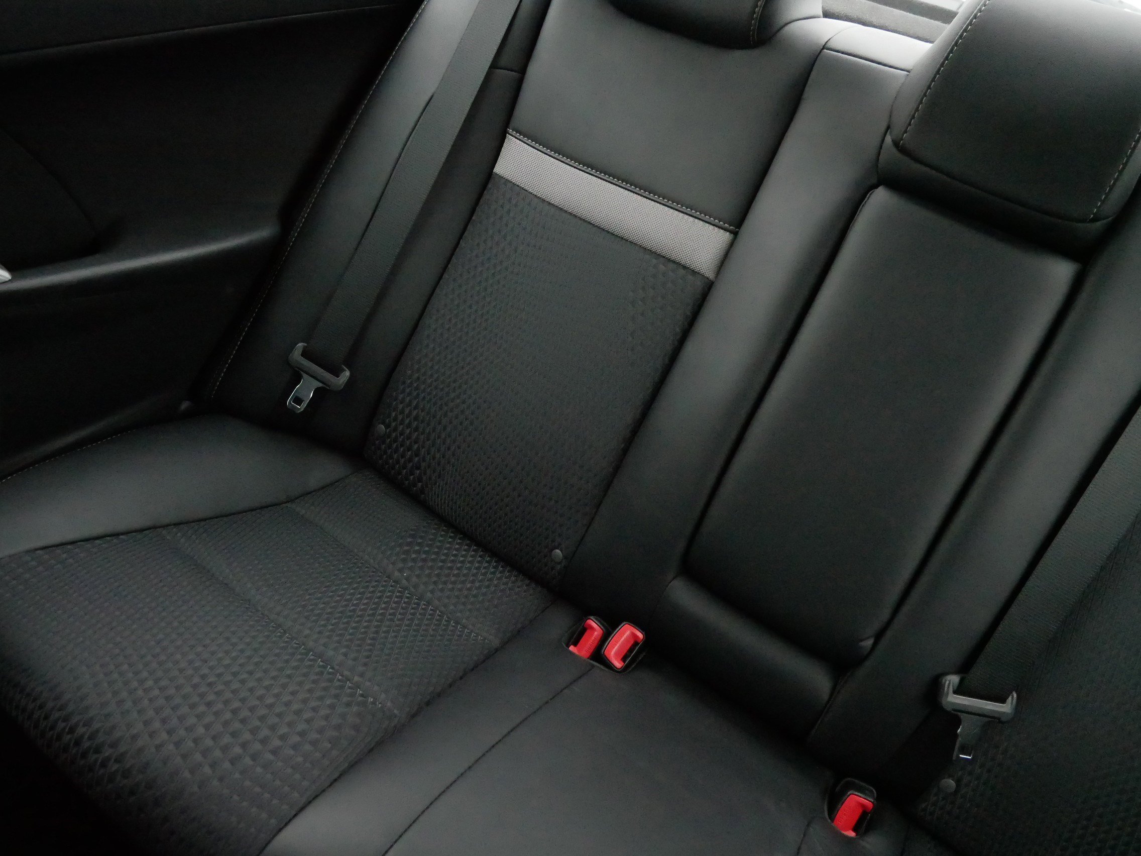 Used 2014 Toyota Camry L image 12