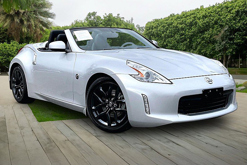 Used 2017 Nissan 370Z Touring image 11