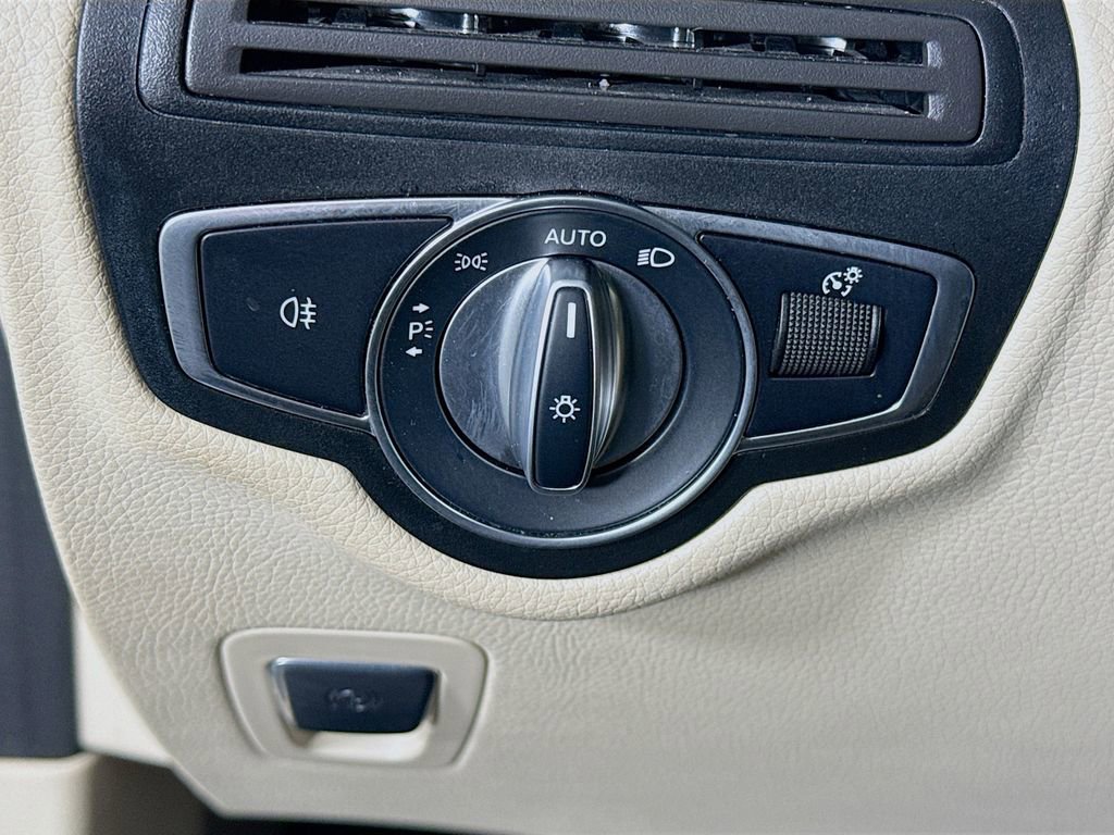 Used 2022 Mercedes-Benz GLC 300 4MATIC image 18