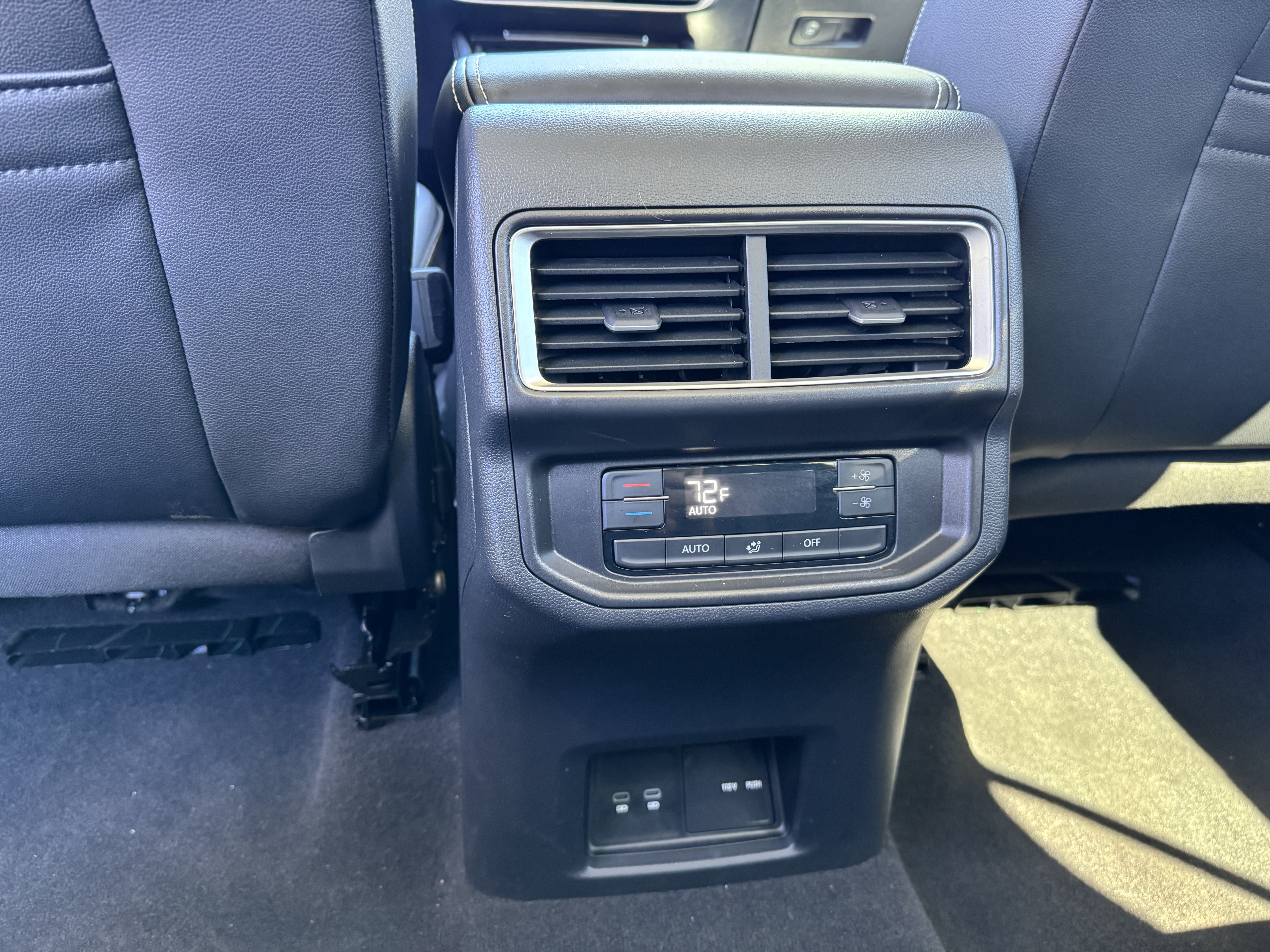 Used 2026 Volkswagen Atlas SE FWD image 31