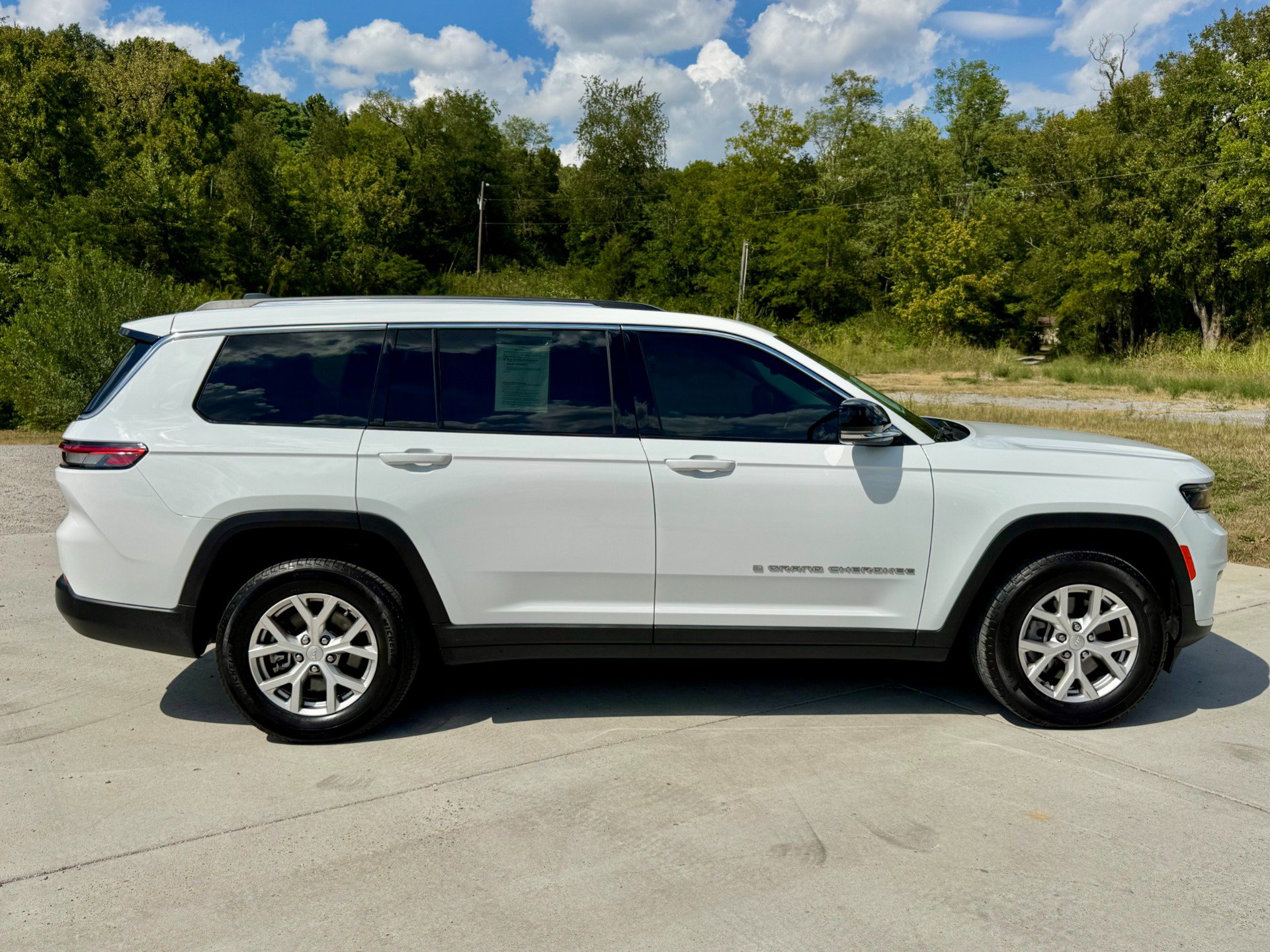 Used 2022 Jeep Grand Cherokee L Limited w/ Luxury Tech Group II AWD/4WD image 8