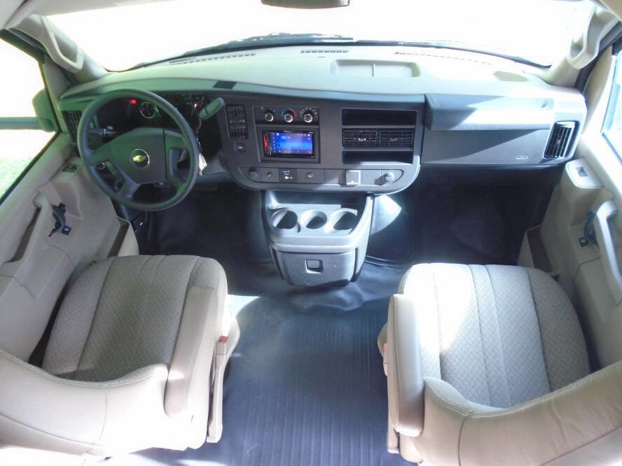 Used 2019 Chevrolet Express 4500 w/ RV Package RWD image 49