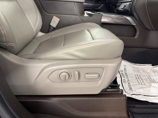 Used 2020 Chevrolet Silverado 2500 LTZ w/ LTZ Plus Package image 13