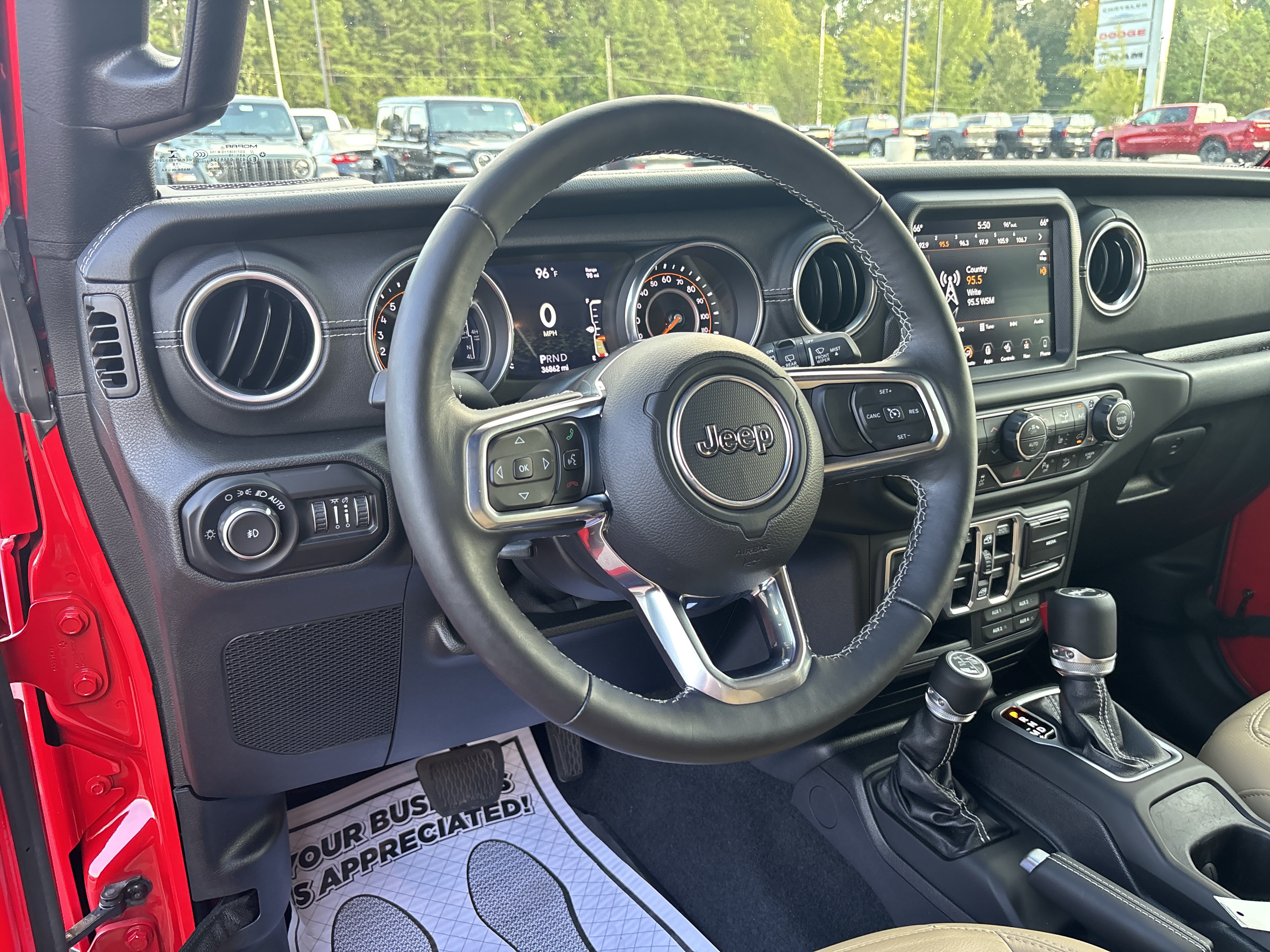 Used 2018 Jeep Wrangler Unlimited Sahara AWD/4WD image 13