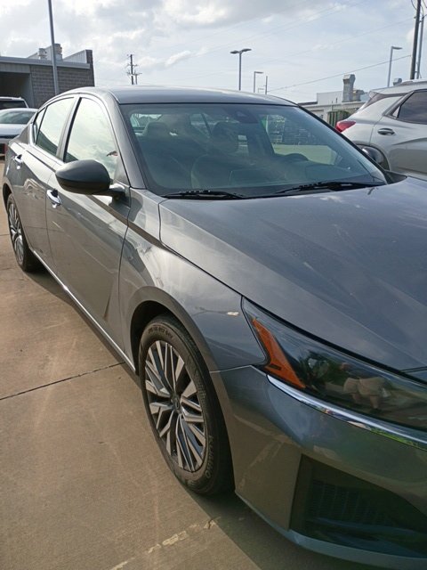 Used 2025 Nissan Altima 2.5 SV FWD image 4