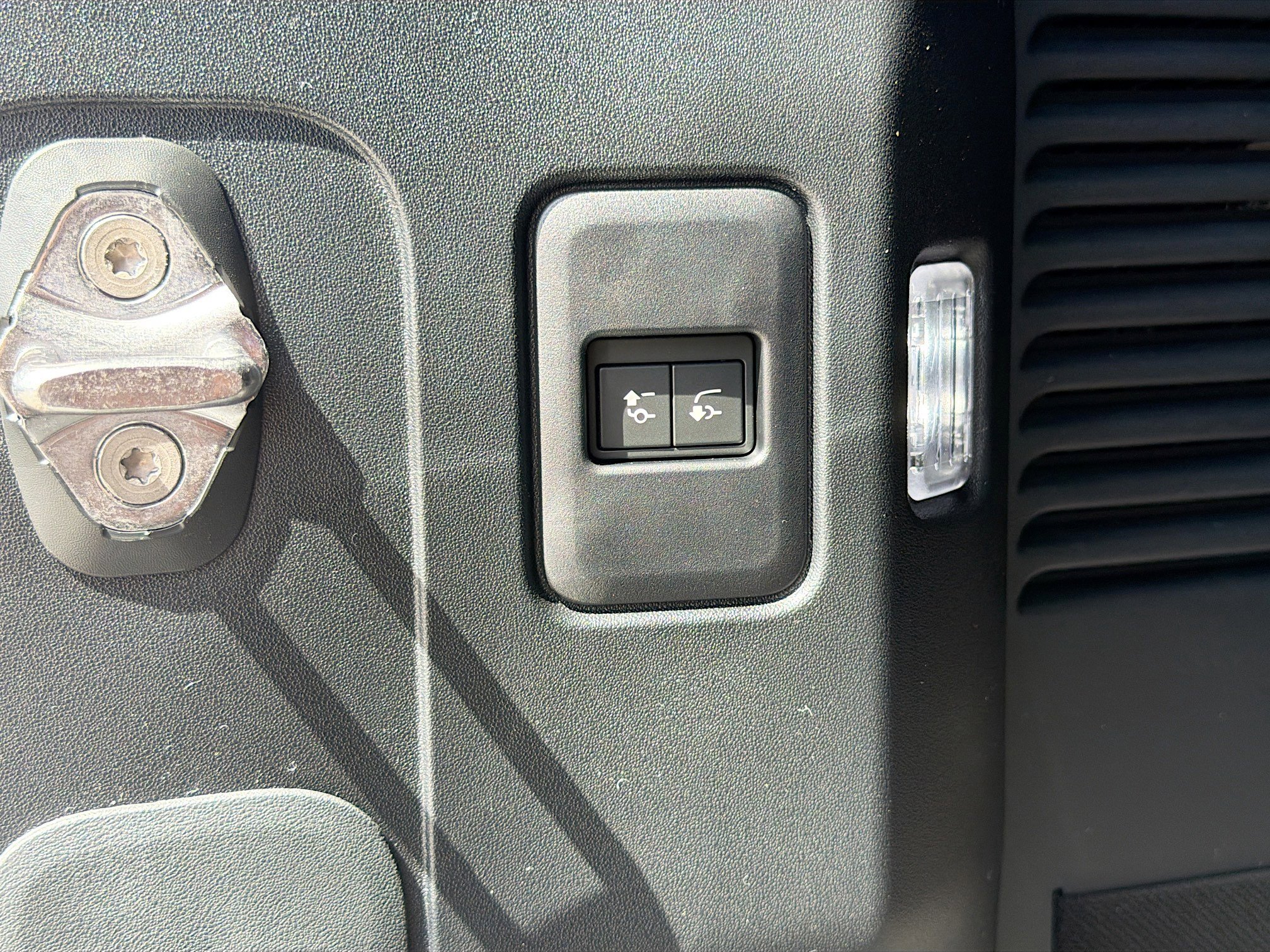 New 2026 Land Rover Defender 130 X-Dynamic SE AWD/4WD image 45
