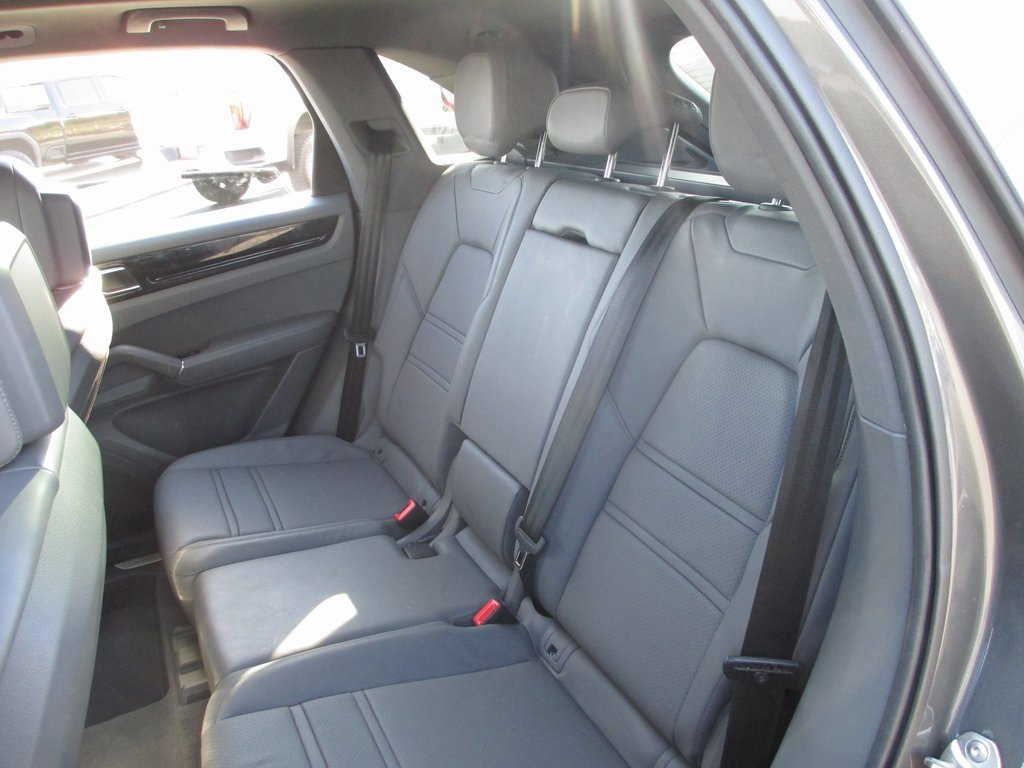 Used 2023 Porsche Cayenne image 18