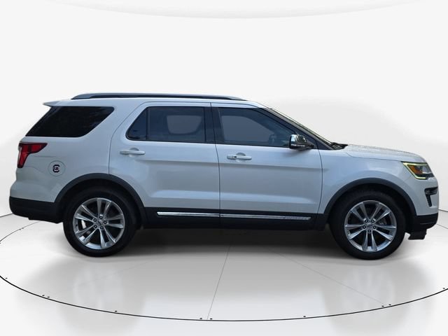 Used 2019 Ford Explorer XLT w/ Equipment Group 202A FWD image 4