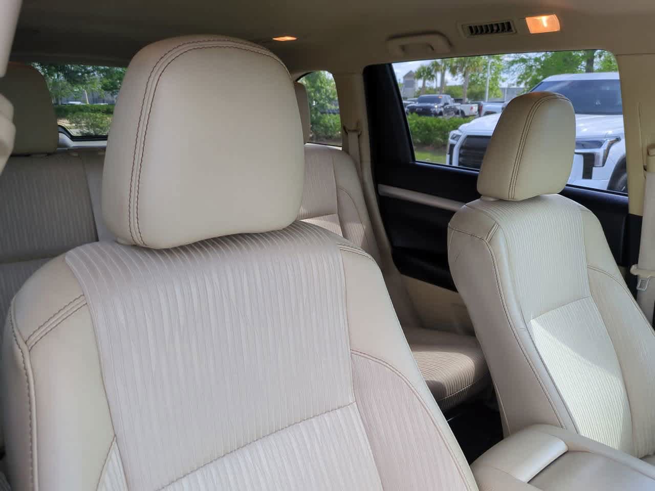 Certified 2019 Toyota Highlander Plus FWD image 7