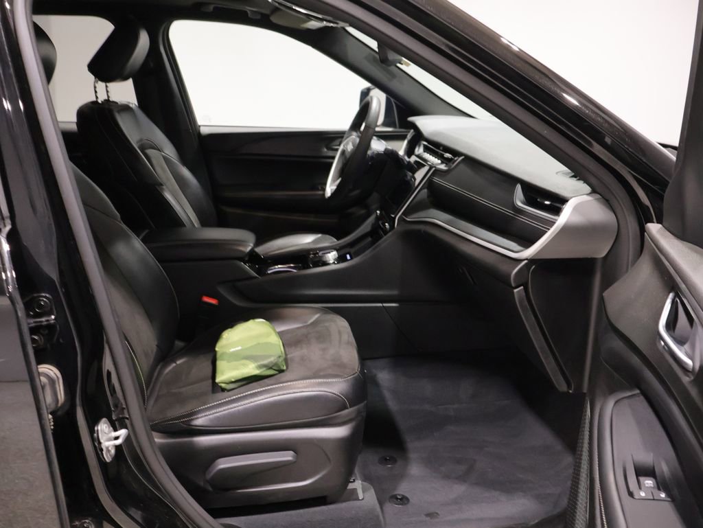 Used 2023 Jeep Grand Cherokee L Laredo image 23