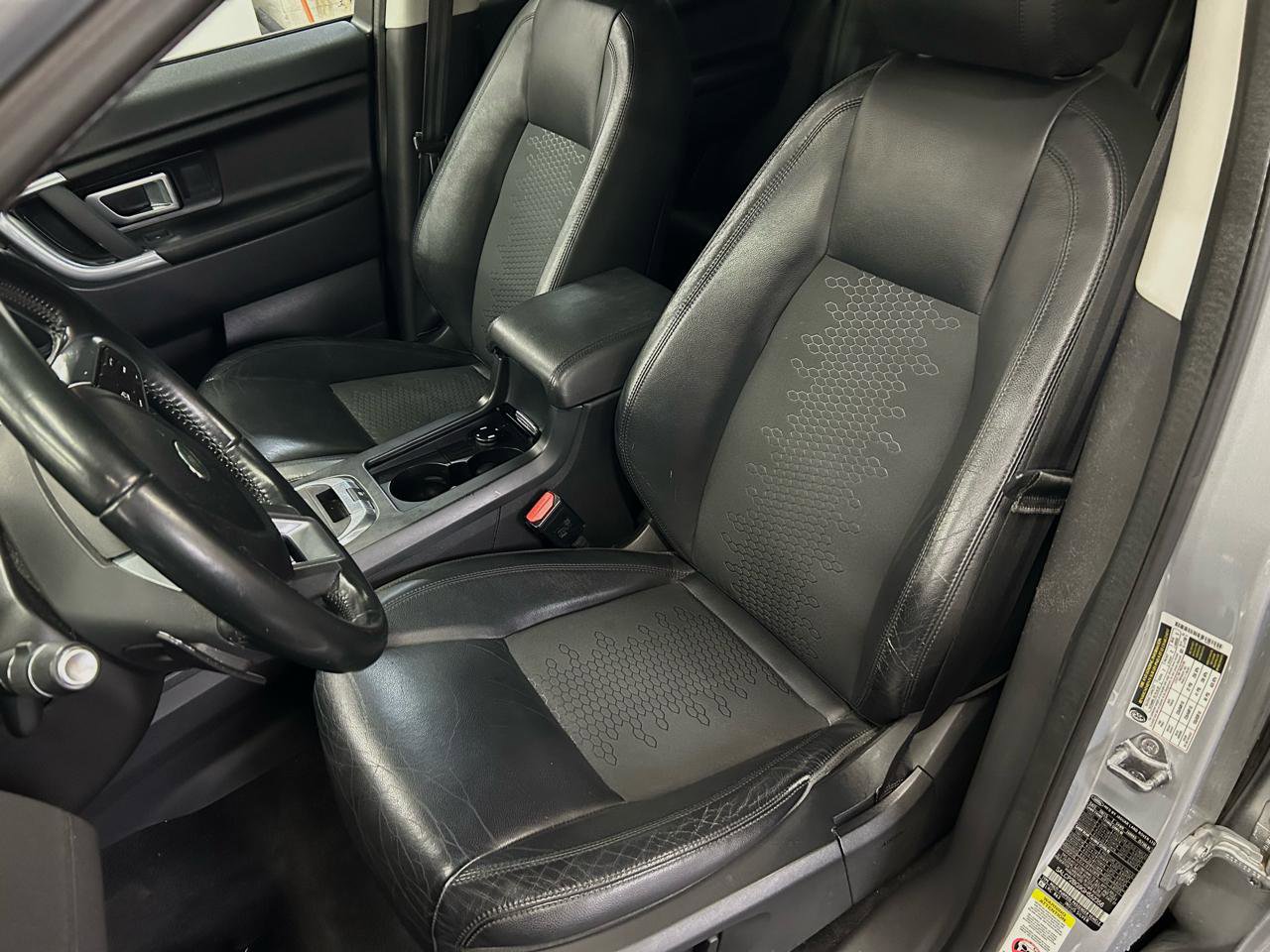 Used 2016 Land Rover Discovery Sport SE image 11