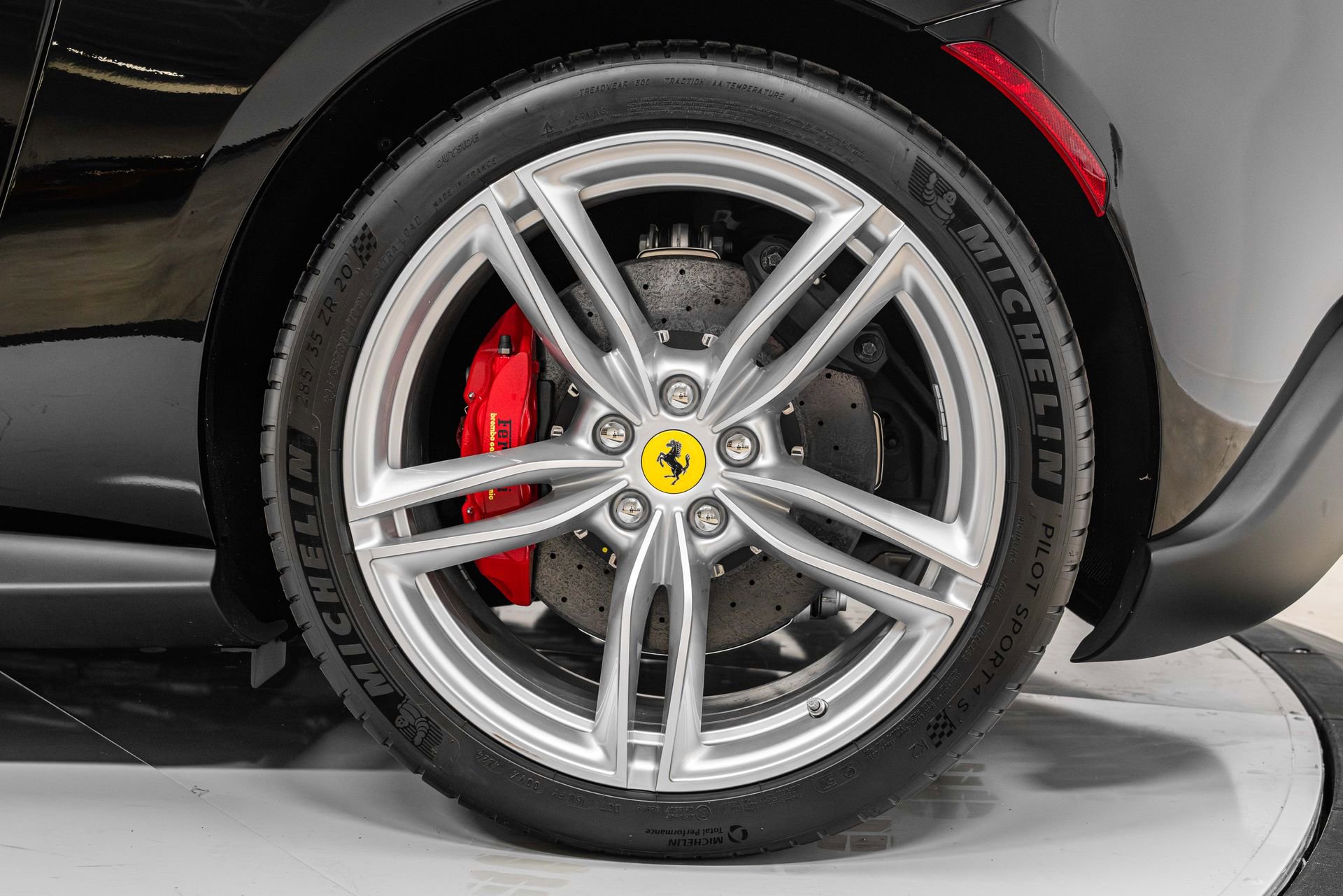 Certified 2025 Ferrari Roma Spider RWD image 17