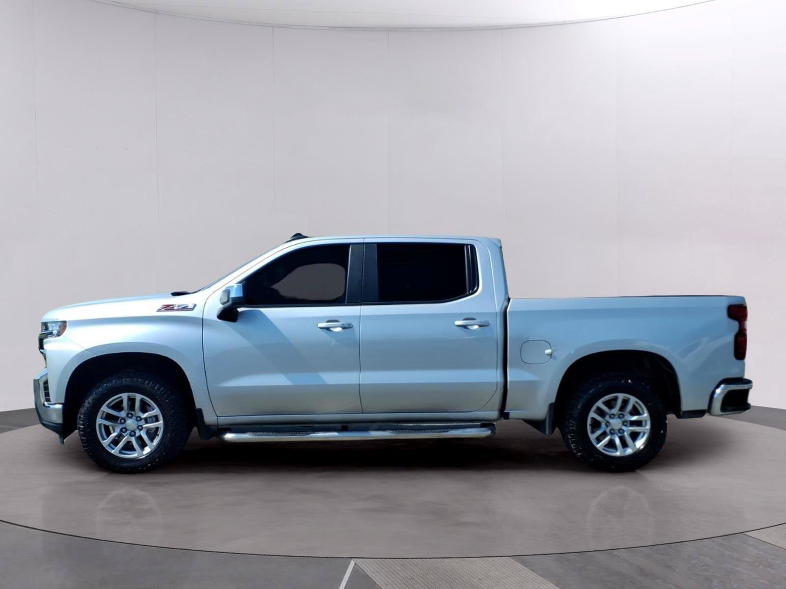 Used 2021 Chevrolet Silverado 1500 LT AWD/4WD image 2