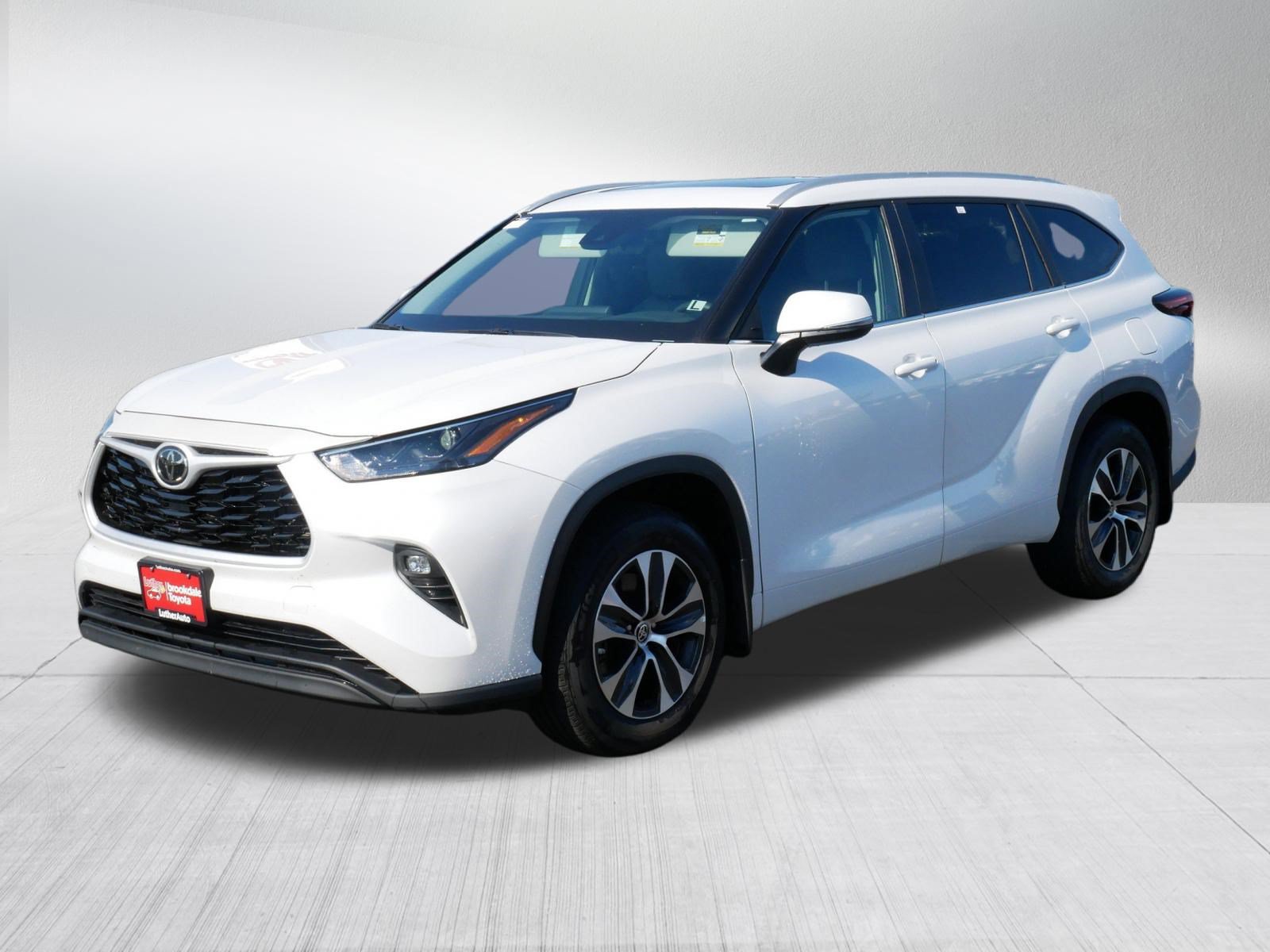 Certified 2026 Toyota Highlander XLE AWD/4WD image 3