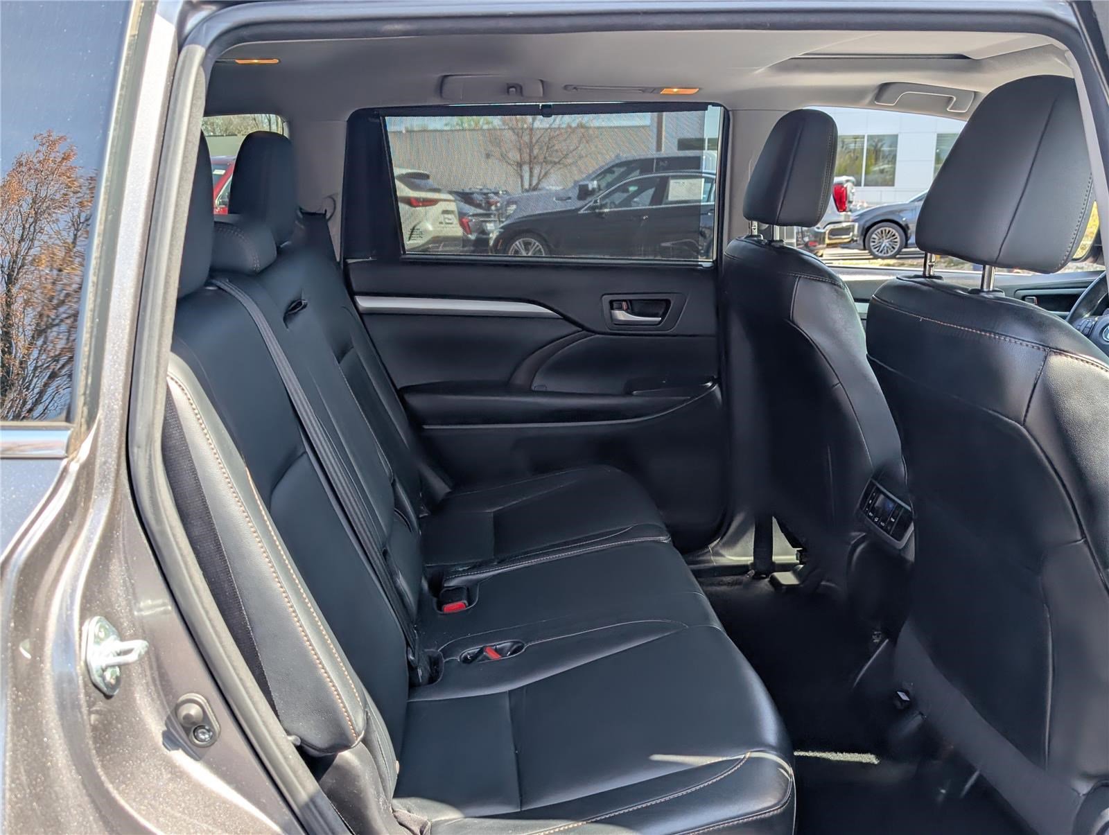 Used 2016 Toyota Highlander XLE image 12