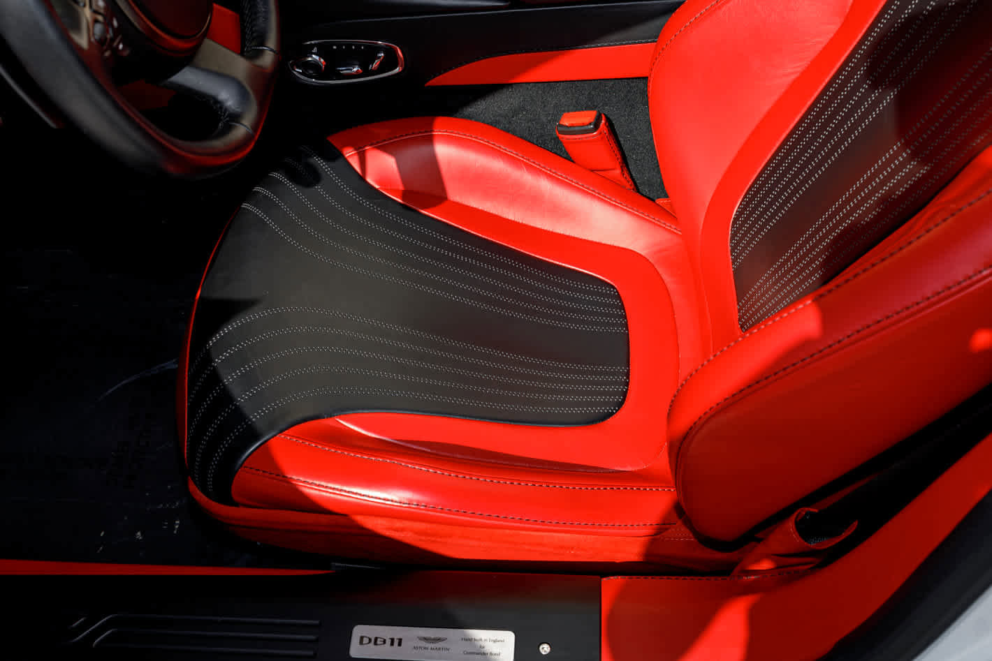 Used 2019 Aston Martin DB11 Volante image 46