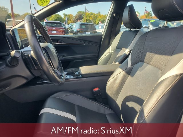 Used 2025 Toyota Camry SE FWD image 6