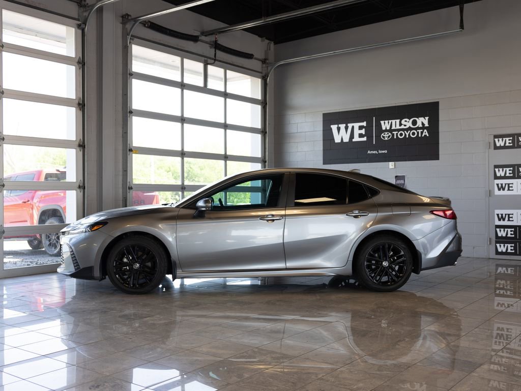 Used 2025 Toyota Camry SE w/ Convenience Package AWD/4WD image 1