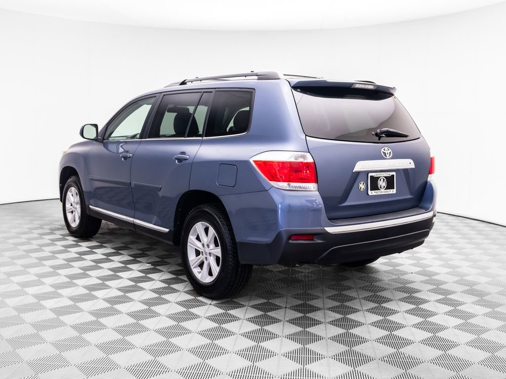 Used 2012 Toyota Highlander FWD w/ Tech Pkg image 4