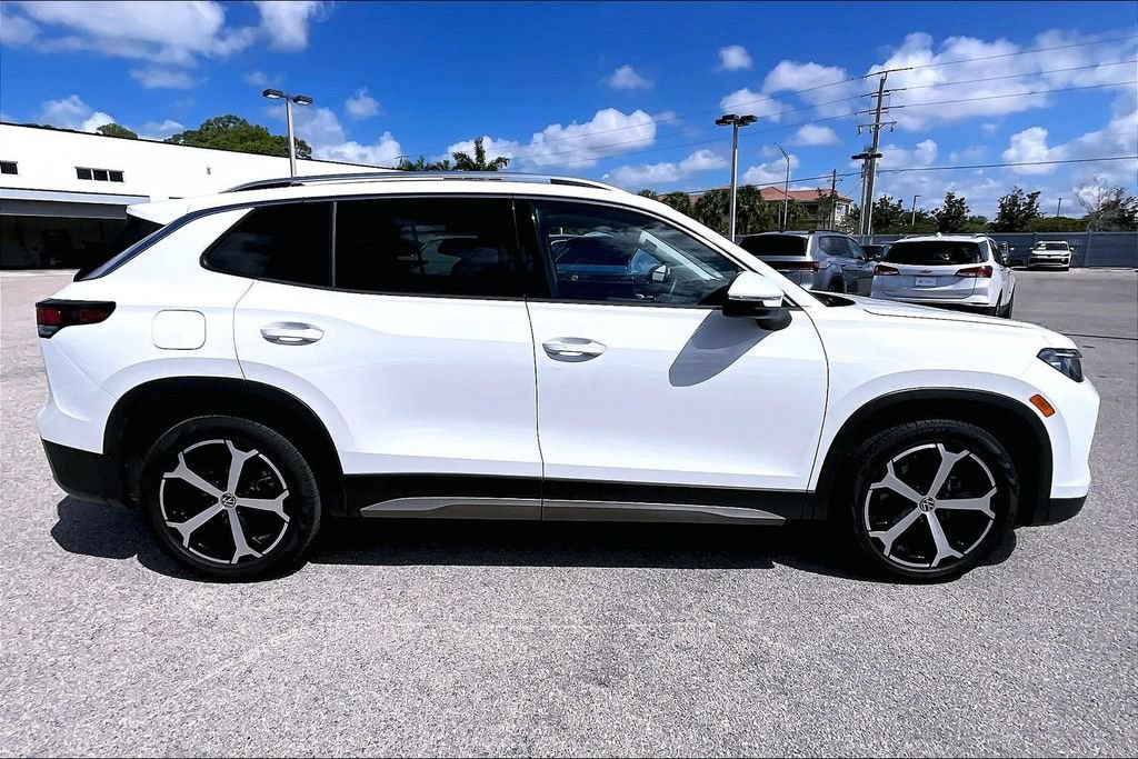 Certified 2026 Volkswagen Tiguan SE w/ Panoramic Sunroof Package FWD image 4
