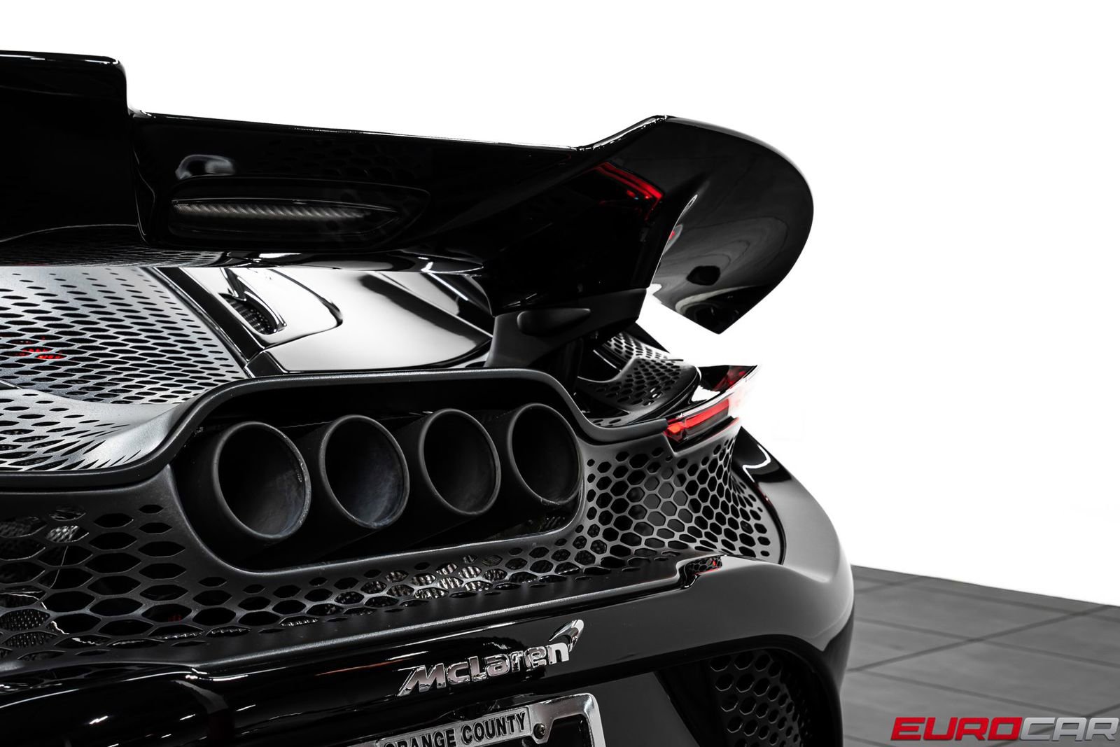Used 2022 McLaren 765LT RWD image 24