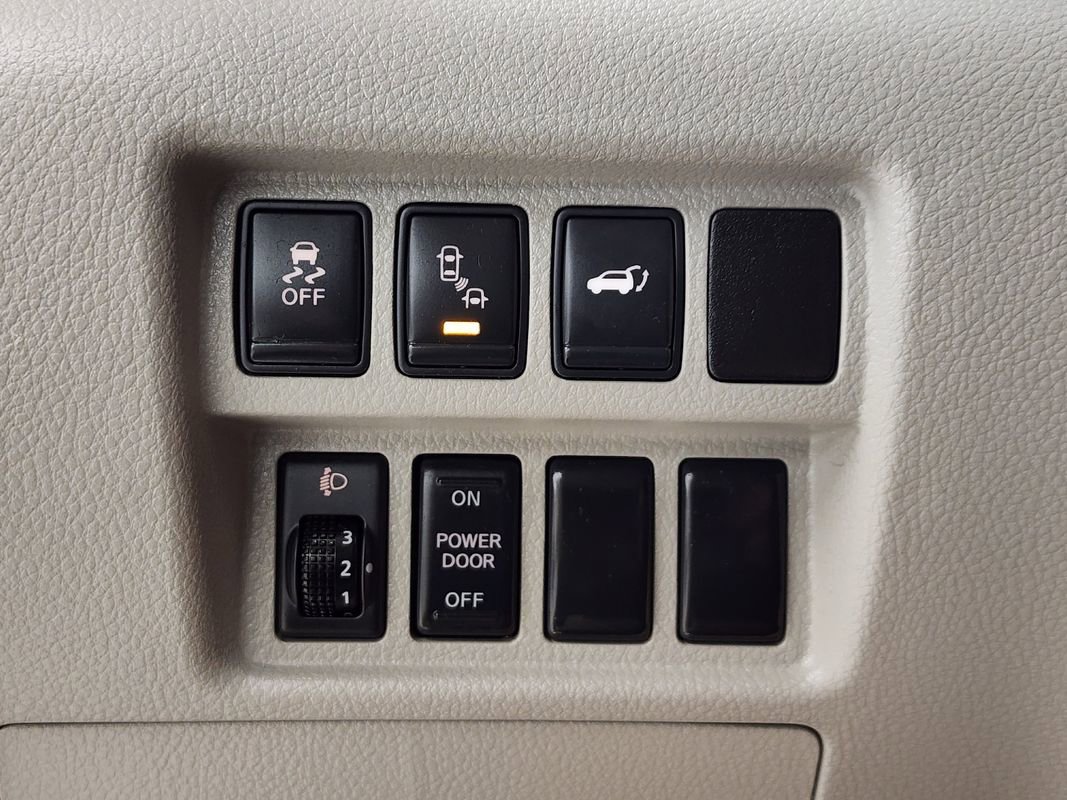 Used 2013 Nissan Quest LE w/ Protection Pkg image 30