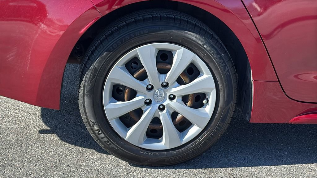 Used 2022 Toyota Corolla LE image 7