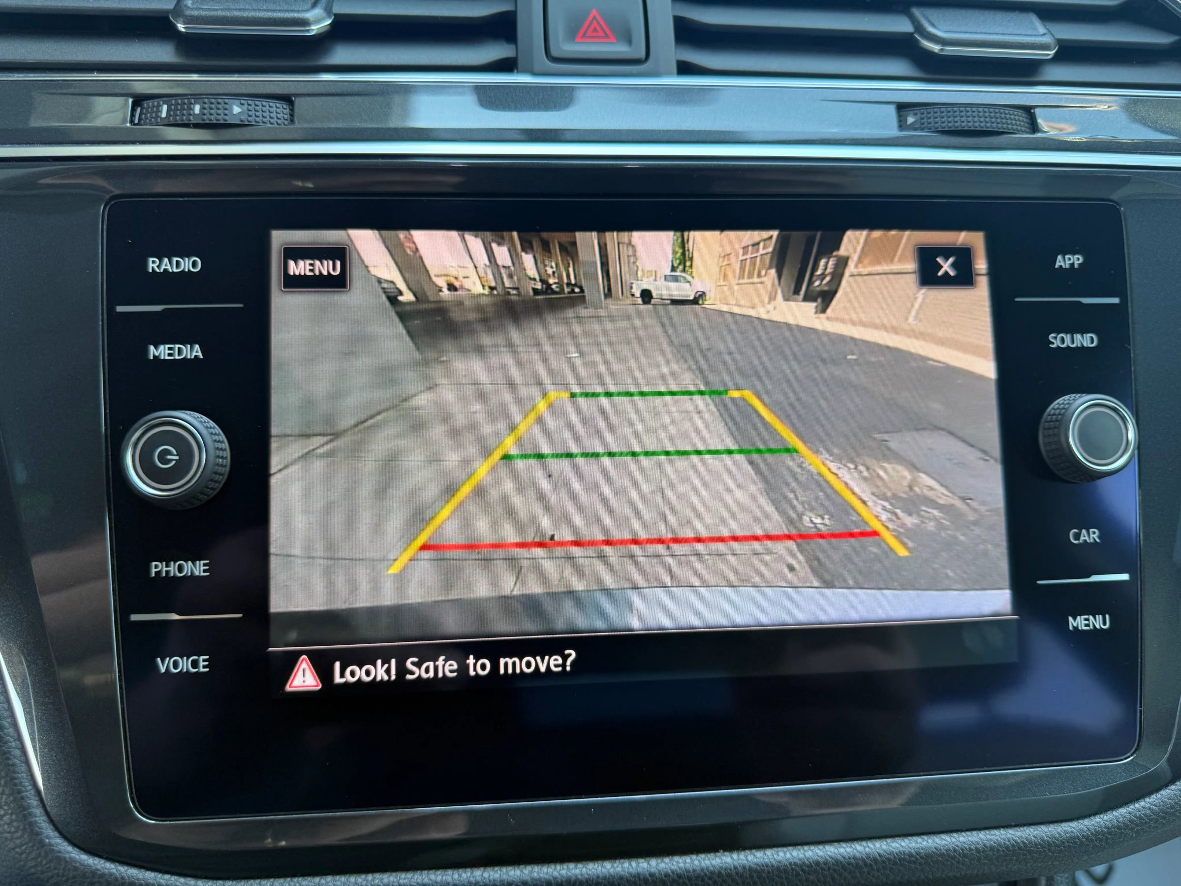 Used 2019 Volkswagen Tiguan SE w/ Panoramic Sunroof Package image 32