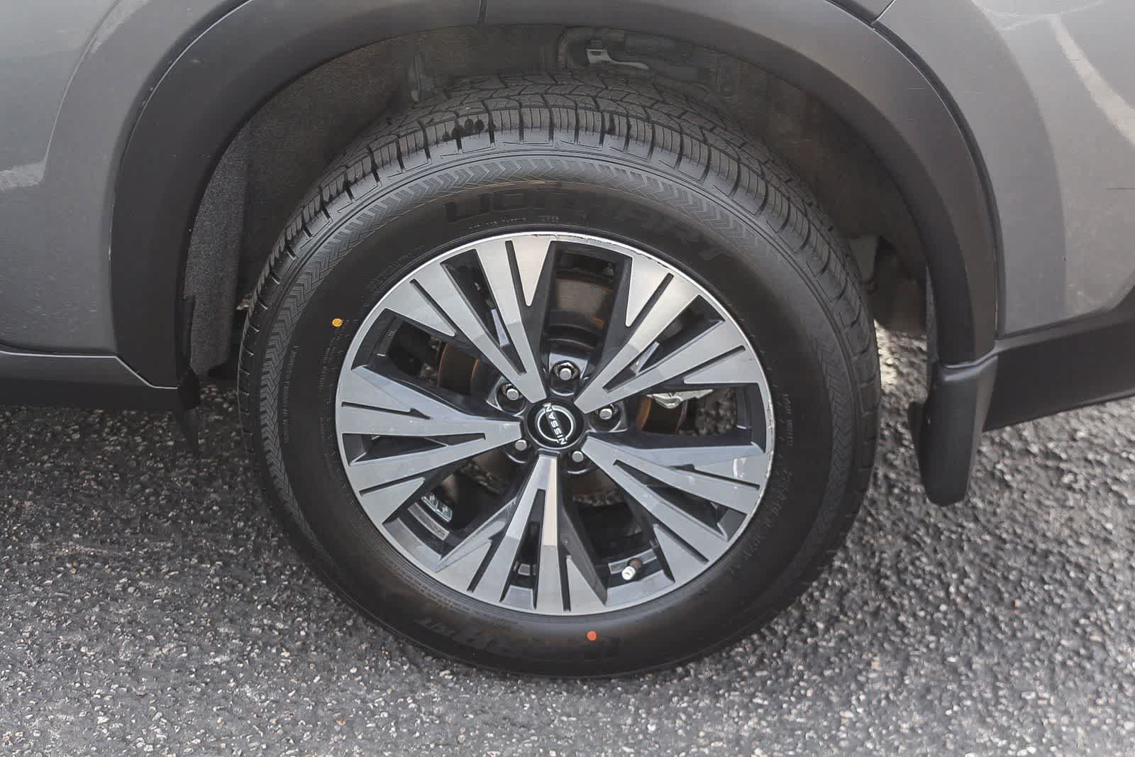 Used 2023 Nissan Rogue SV FWD image 11