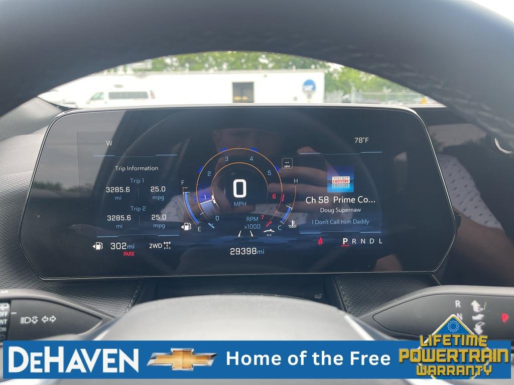Used 2025 Chevrolet Equinox LT AWD/4WD image 12