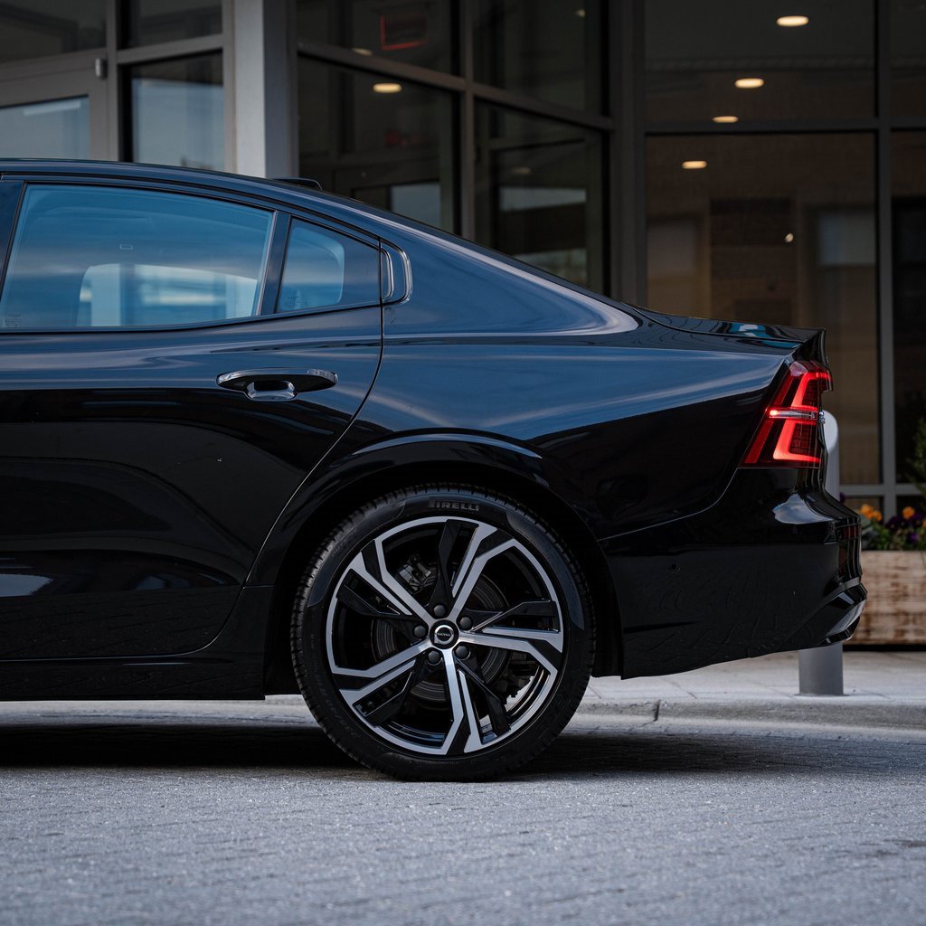 Certified 2025 Volvo S60 B5 Plus image 4