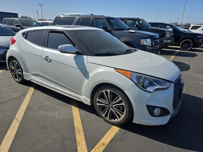 Used 2016 Hyundai Veloster Turbo w/ Option Group 04 FWD image 2