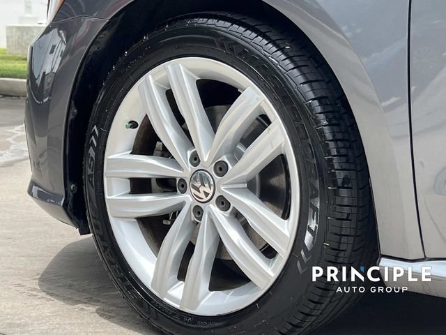 Used 2019 Volkswagen Passat 2.0T Wolfsburg w/ Wheels & Sunroof Package FWD image 7