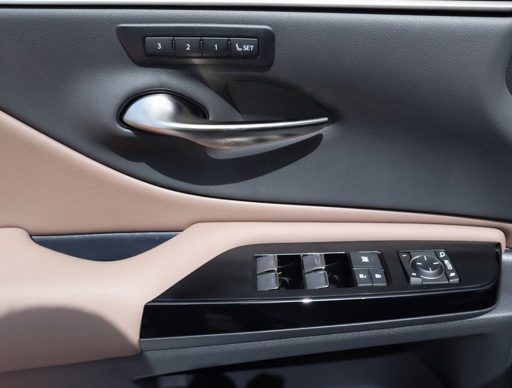 Used 2025 Lexus ES 350 w/ Premium Package image 20