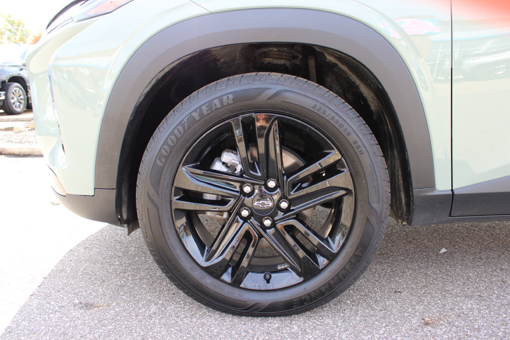 Used 2025 Chevrolet Trax ACTIV w/ Sunroof Package FWD image 24