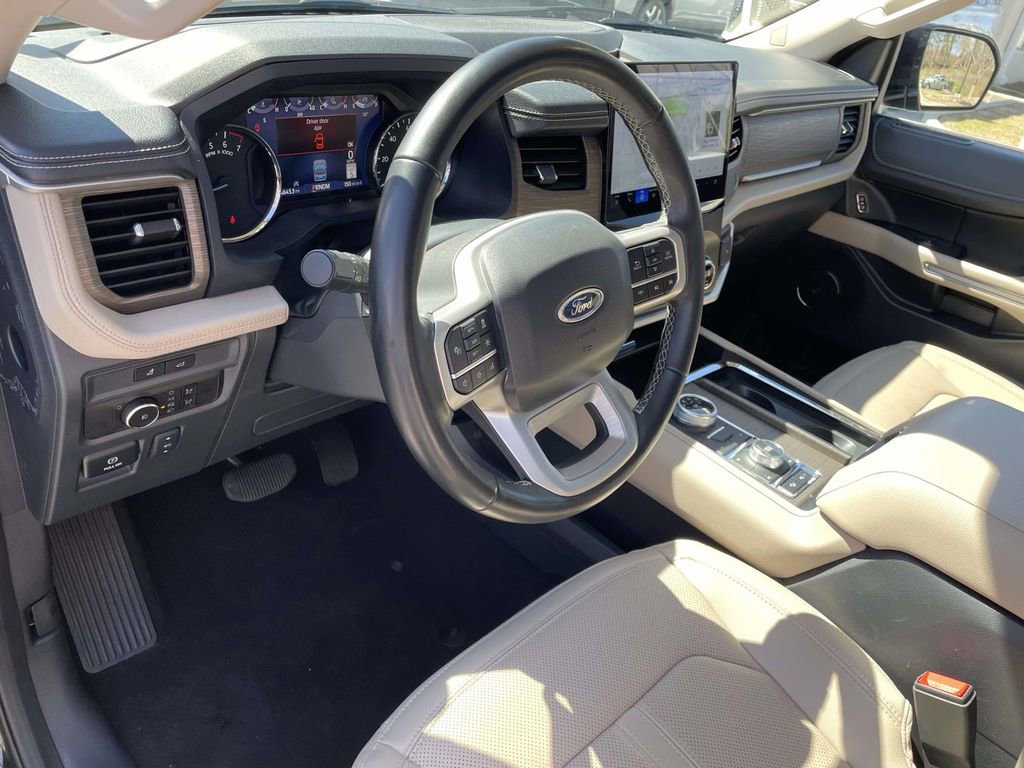 Used 2024 Ford Expedition Limited AWD/4WD image 10