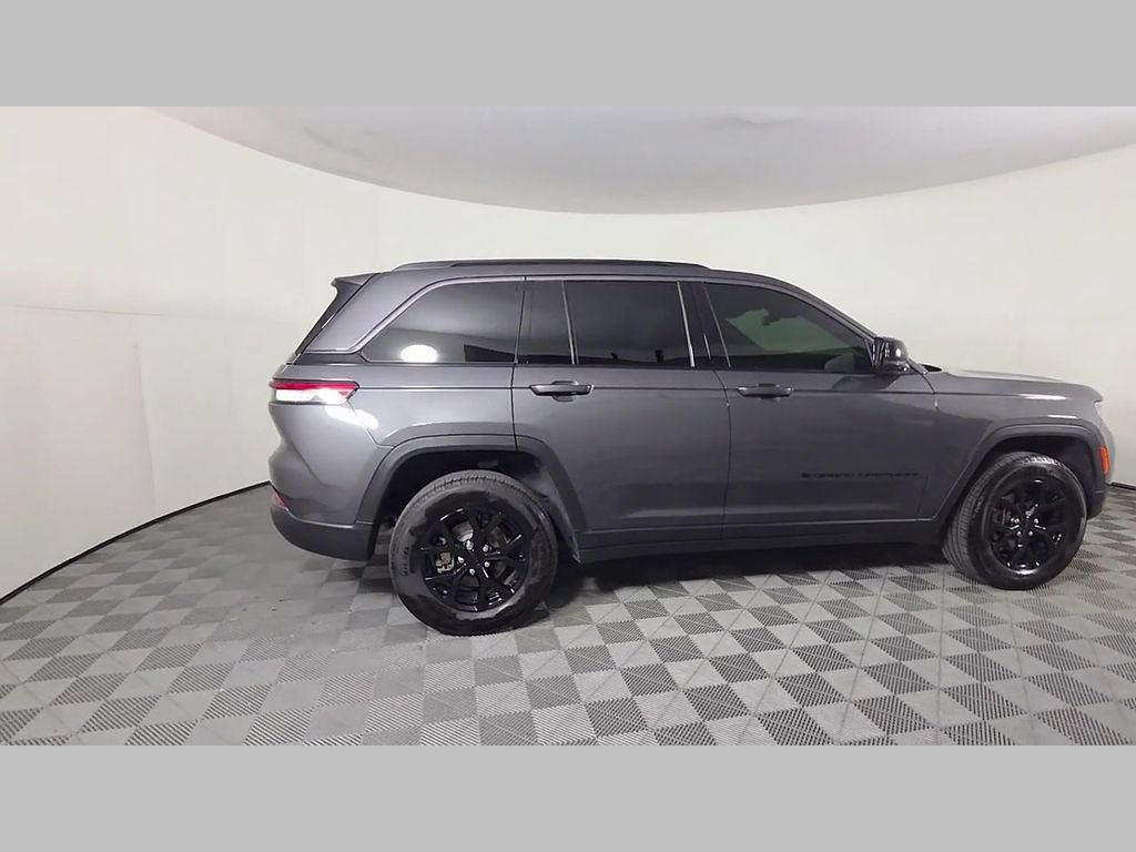 Used 2026 Jeep Grand Cherokee Altitude RWD image 37
